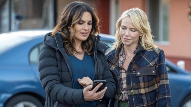 Click to watch 'And a Trauma in a Pear...' (popup) Law And Order SVU